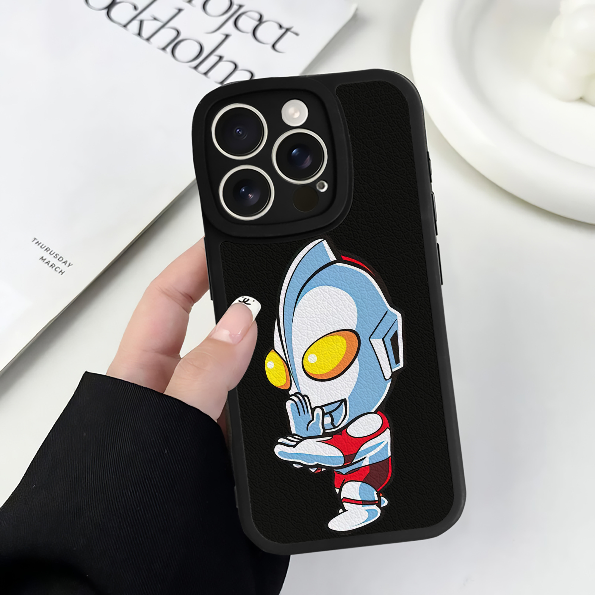 （画像用） ウルトラマン Ultraman 【iPhone 16シリーズ対応】シリコンスマホケース（レザー調） 材質：シリコン